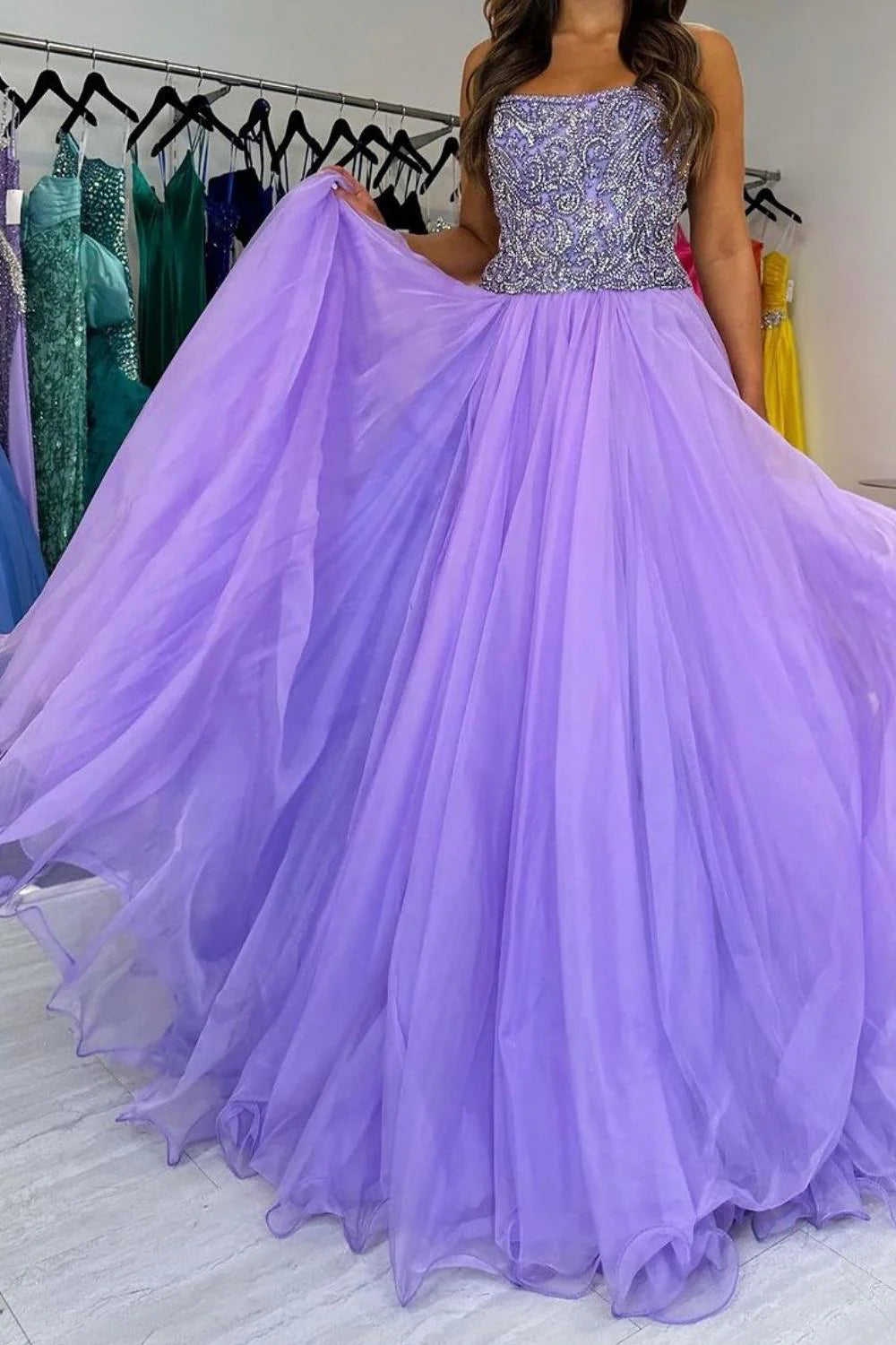 Charmante robe de bal longue en tulle sans bretelles avec perles
