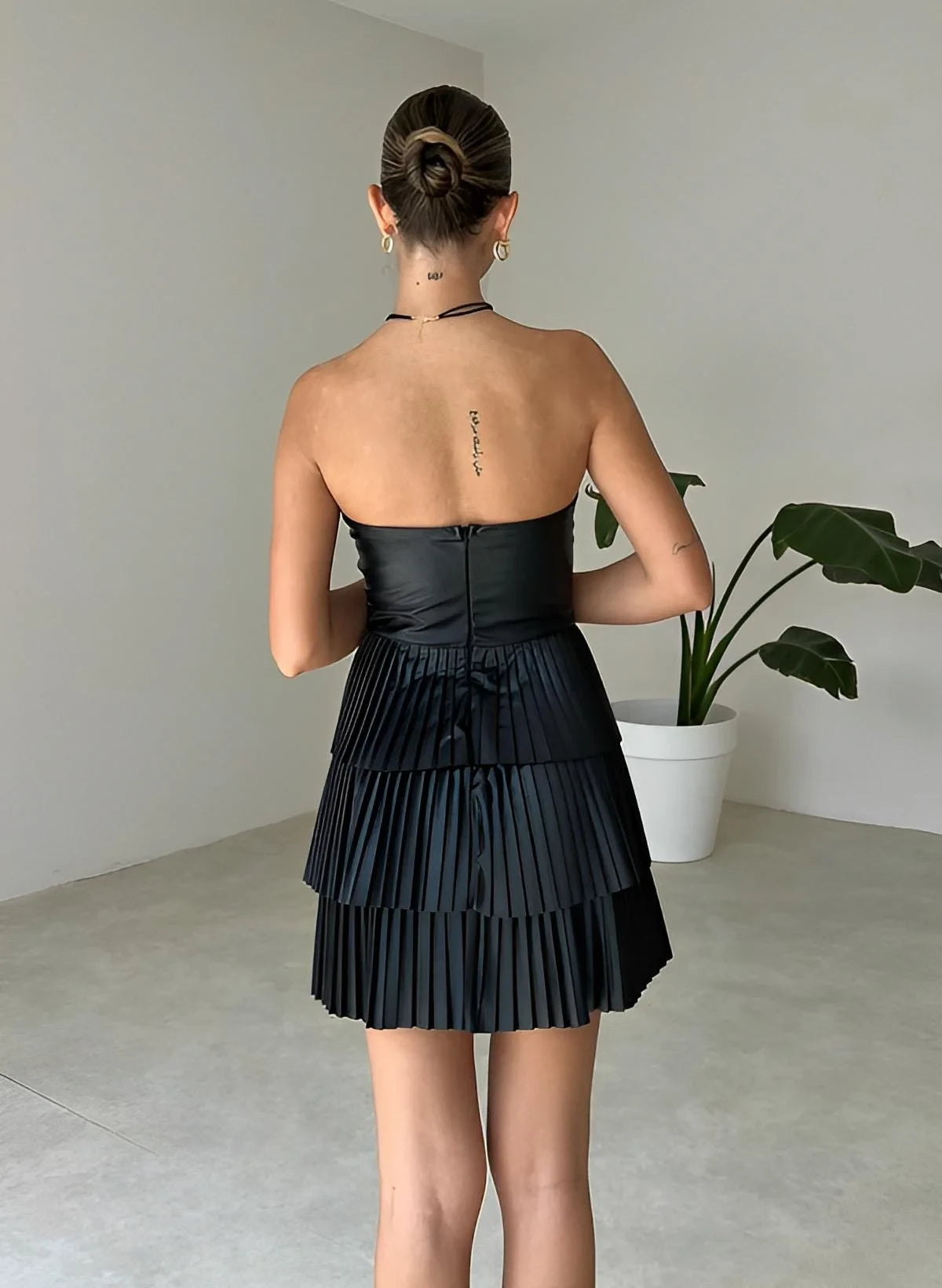 Chic A-Line Strapless Sleeveless Pleated Tiered Black Mini Homecoming Dress For Ladies