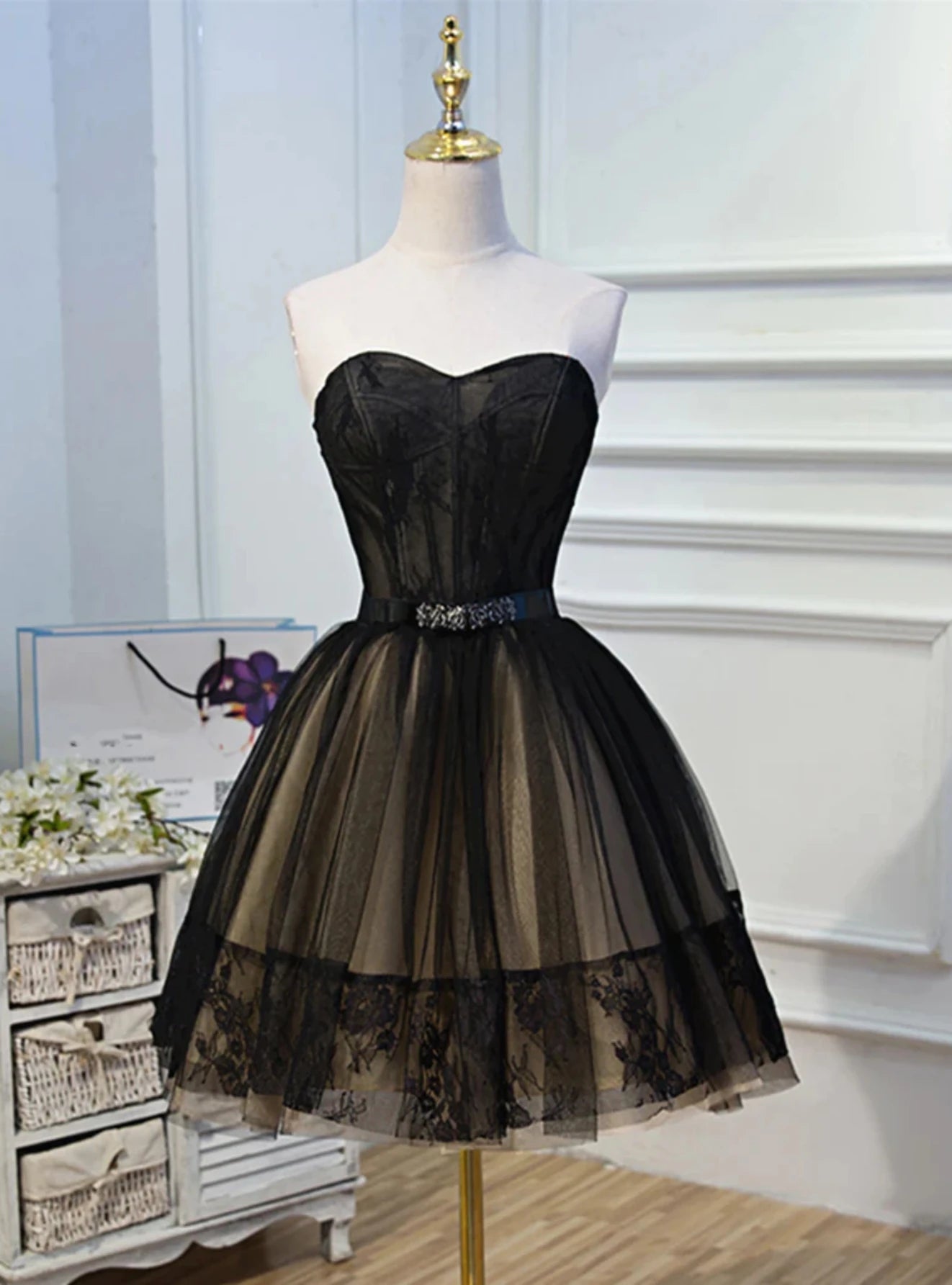 Chic A-Line Sweetheart Corset Floral Lace Tulle Black Short Homecoming Dress