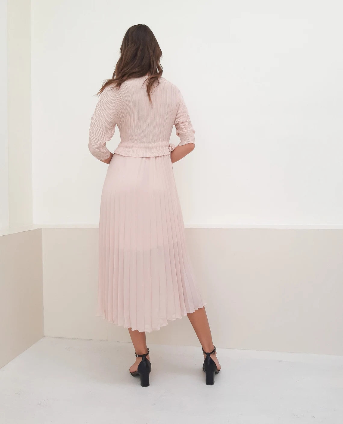 Robe de cocktail chic trapèze plissée à manches courtes et col rond 