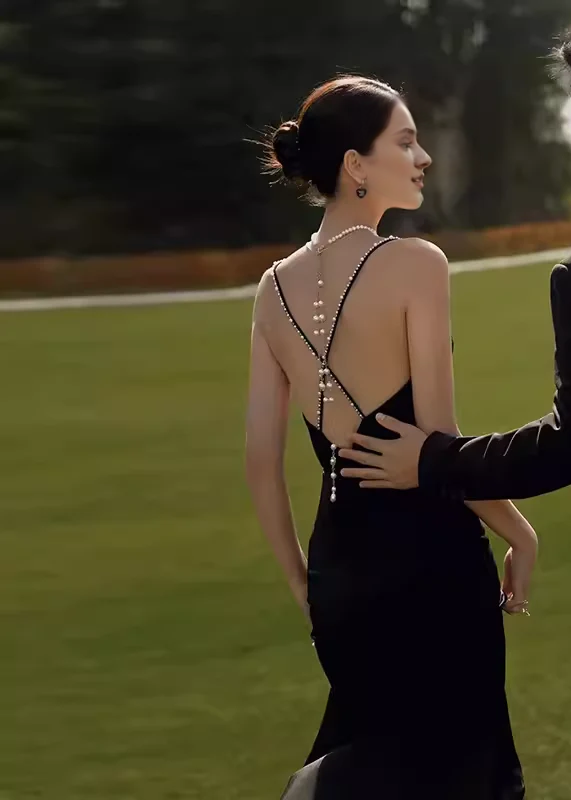 Robe de bal sirène classique à bretelles spaghetti, sans manches, dos nu, en satin 