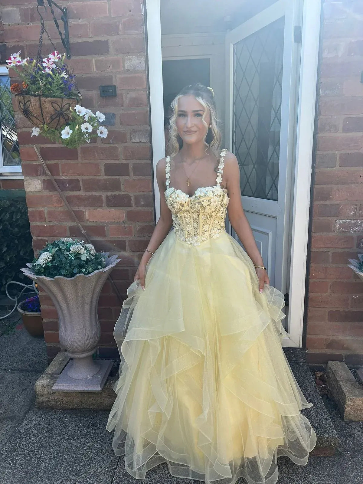 Cute Spaghetti Straps Sleeveless A-Line Appliques Tulle Floor-Length Prom Dress