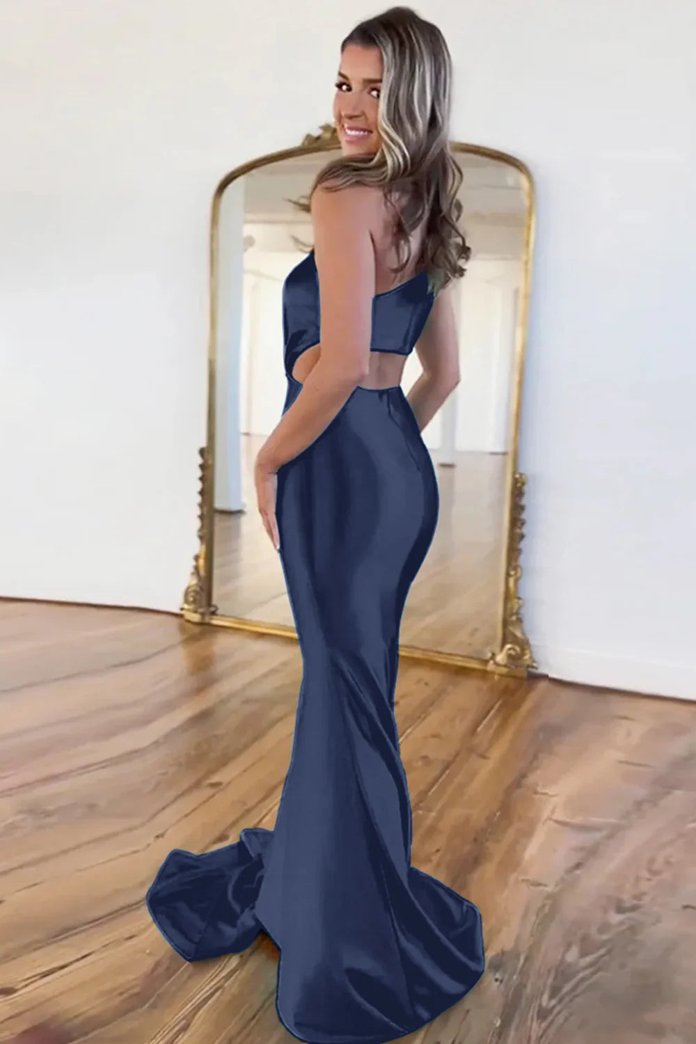 Vestido de fiesta largo de sirena con un solo hombro y aberturas