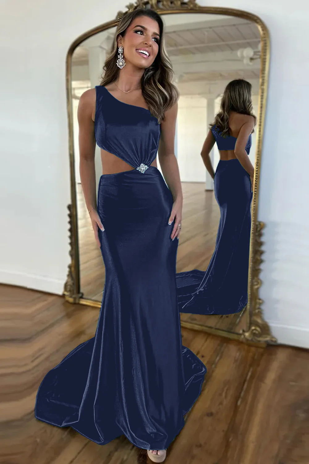 Vestido de fiesta largo de sirena con un solo hombro y aberturas