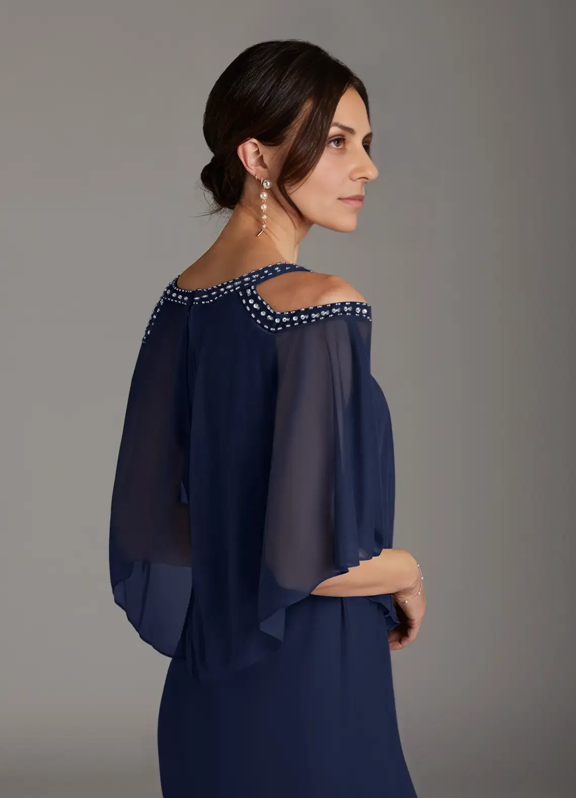 Dark Navy Sheath Sequins Knee-Length Dress Cold Shoulder Sleeve Solid Color Fashion Scoop Neck Mother of the Bride Dress