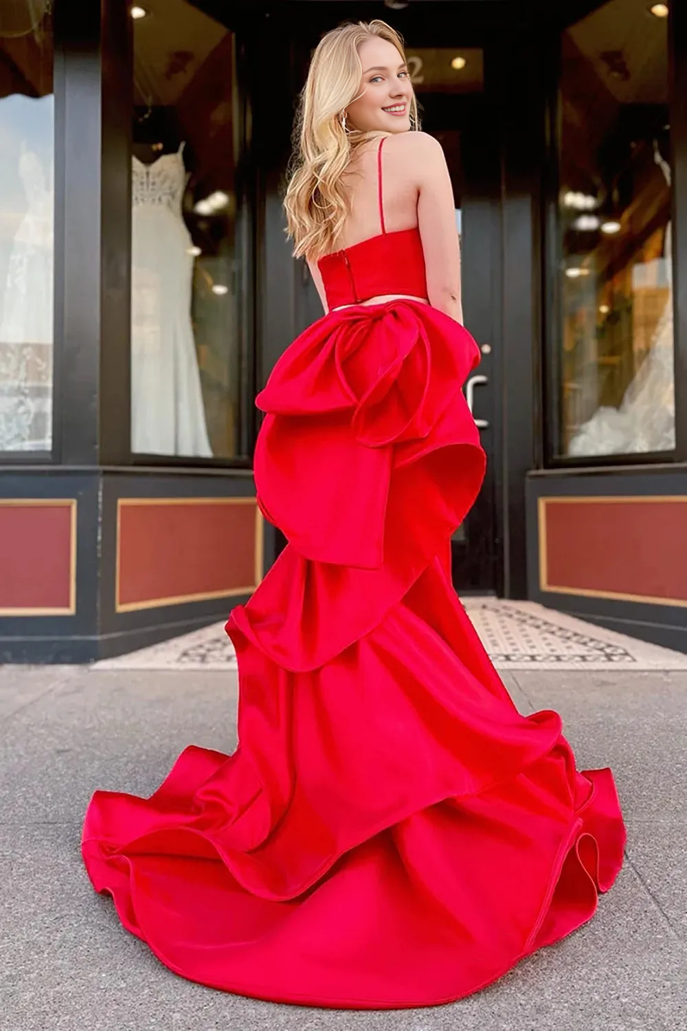 Vestido de fiesta de dos piezas con tirantes finos, corte sirena, escote en V profundo y cintura recortada en rojo 