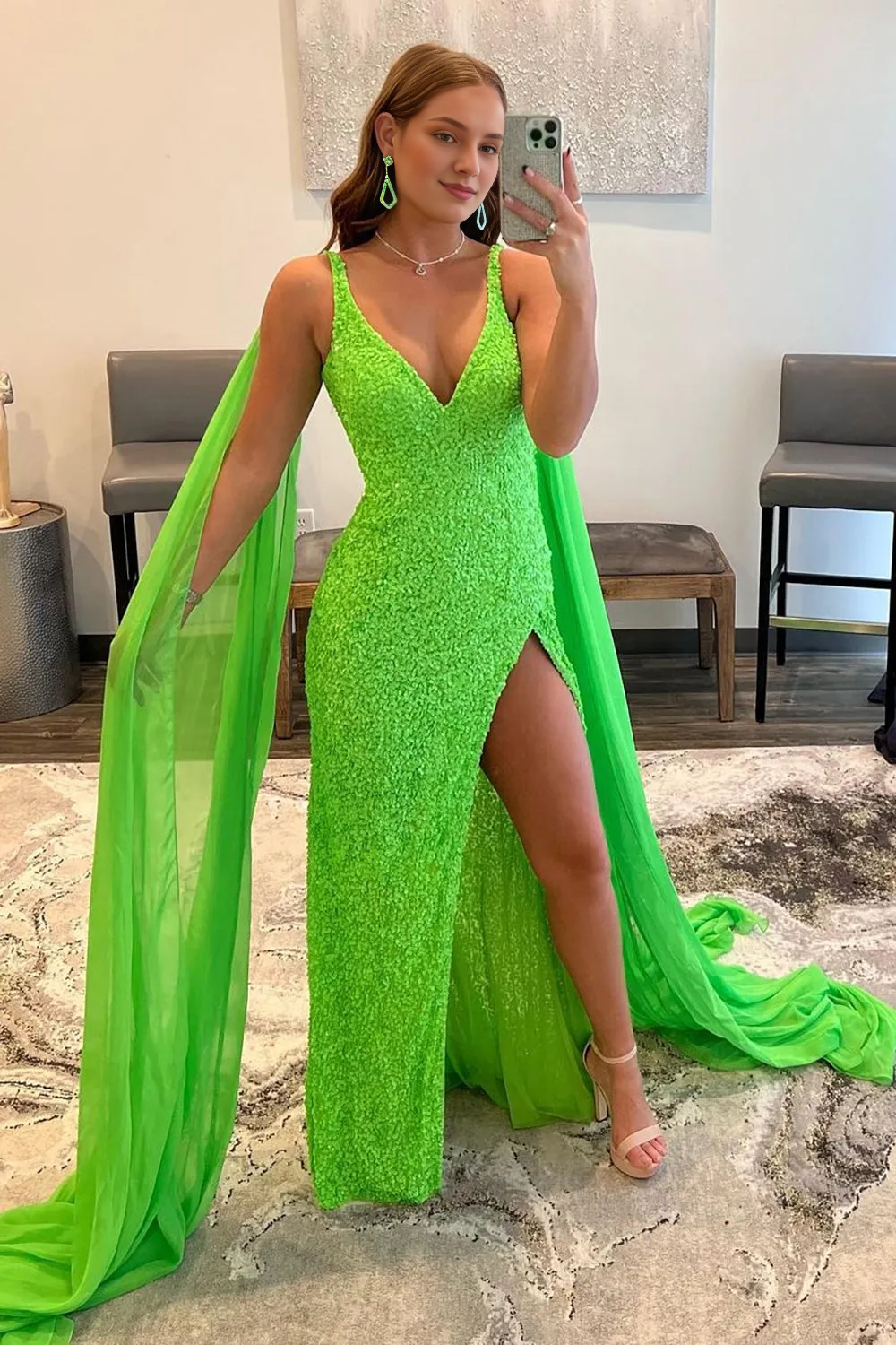 Vestido de fiesta largo con escote en V profundo, mangas de hada, largo hasta el suelo, cola y lentejuelas 