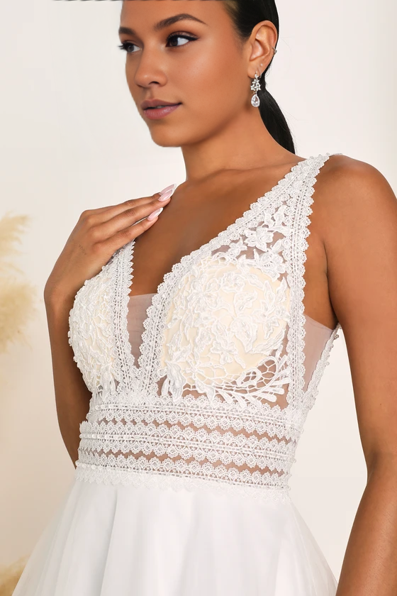 Robe de mariée trapèze en tulle, col en V profond, sans manches, dentelle blanche, dos nu, avec traîne