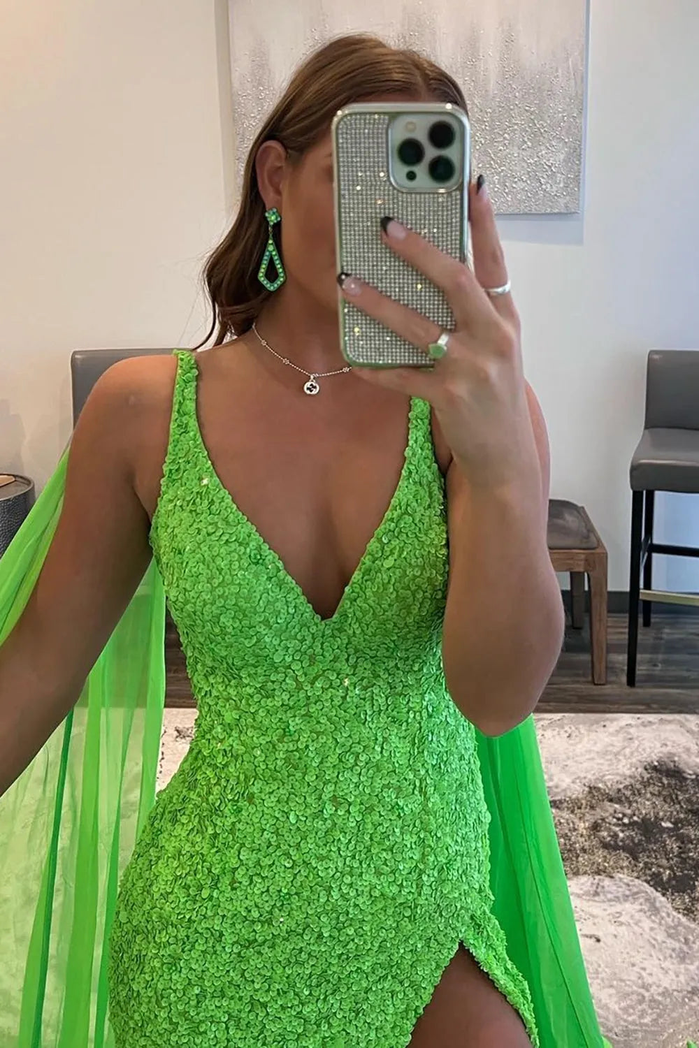 Vestido de fiesta largo con escote en V profundo, mangas de hada, largo hasta el suelo, cola y lentejuelas 