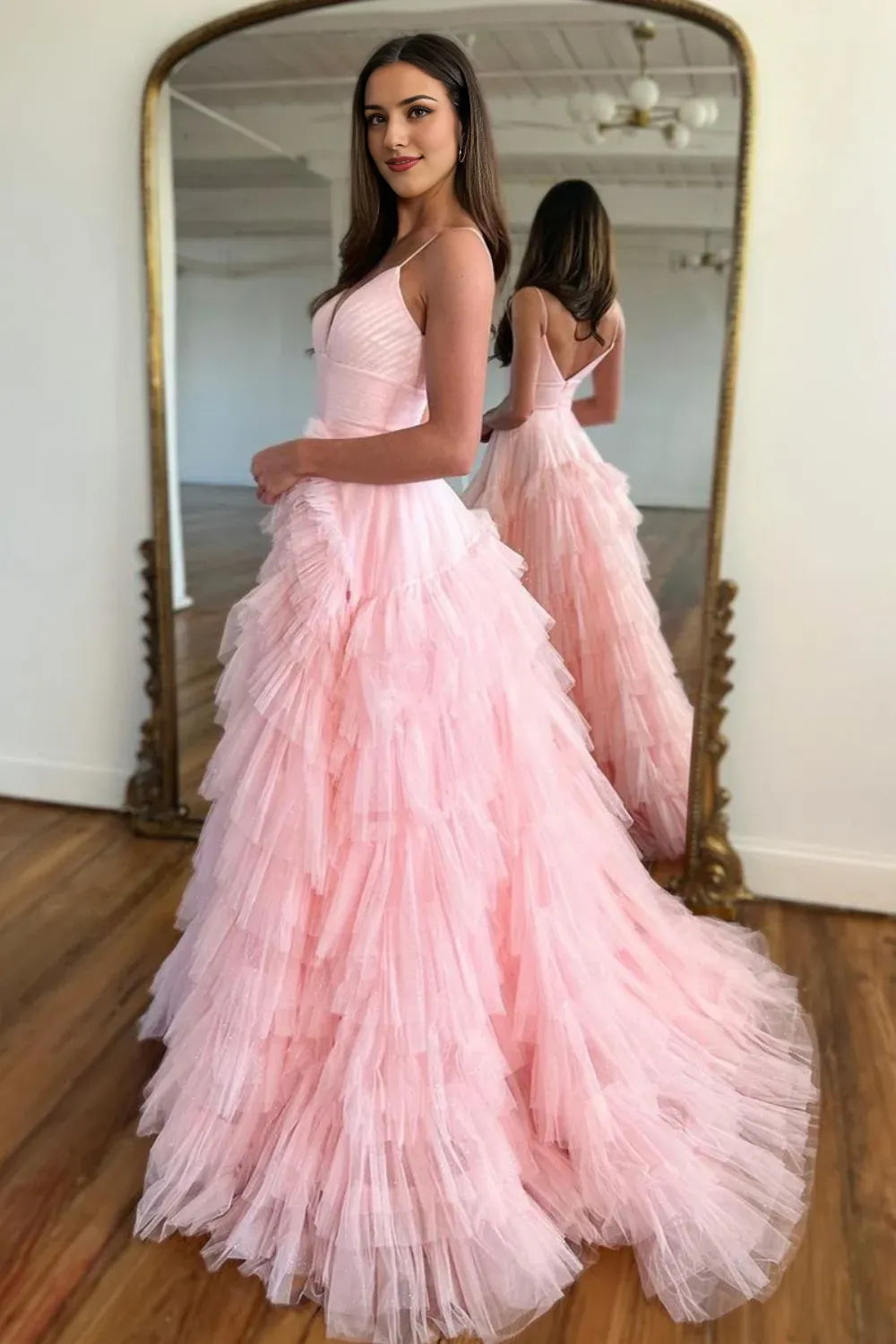 Robe de bal longue en tulle avec décolleté en V profond et bretelles spaghetti, style princesse trapèze, fermeture éclair dans le dos