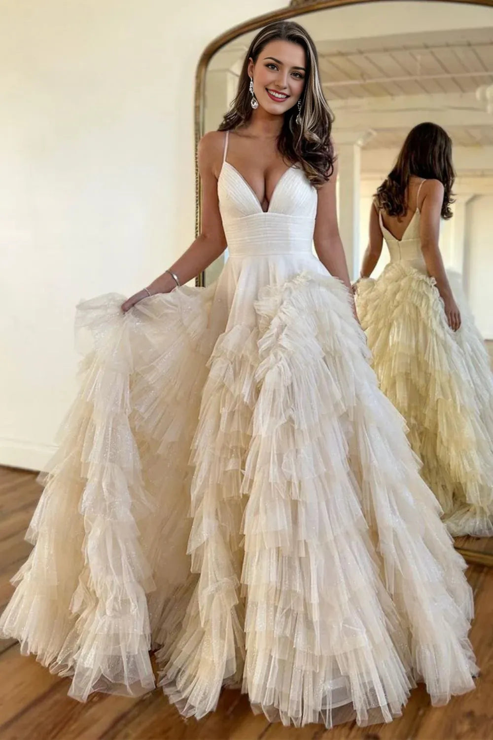 Robe de bal longue en tulle avec décolleté en V profond et bretelles spaghetti, style princesse trapèze, fermeture éclair dans le dos
