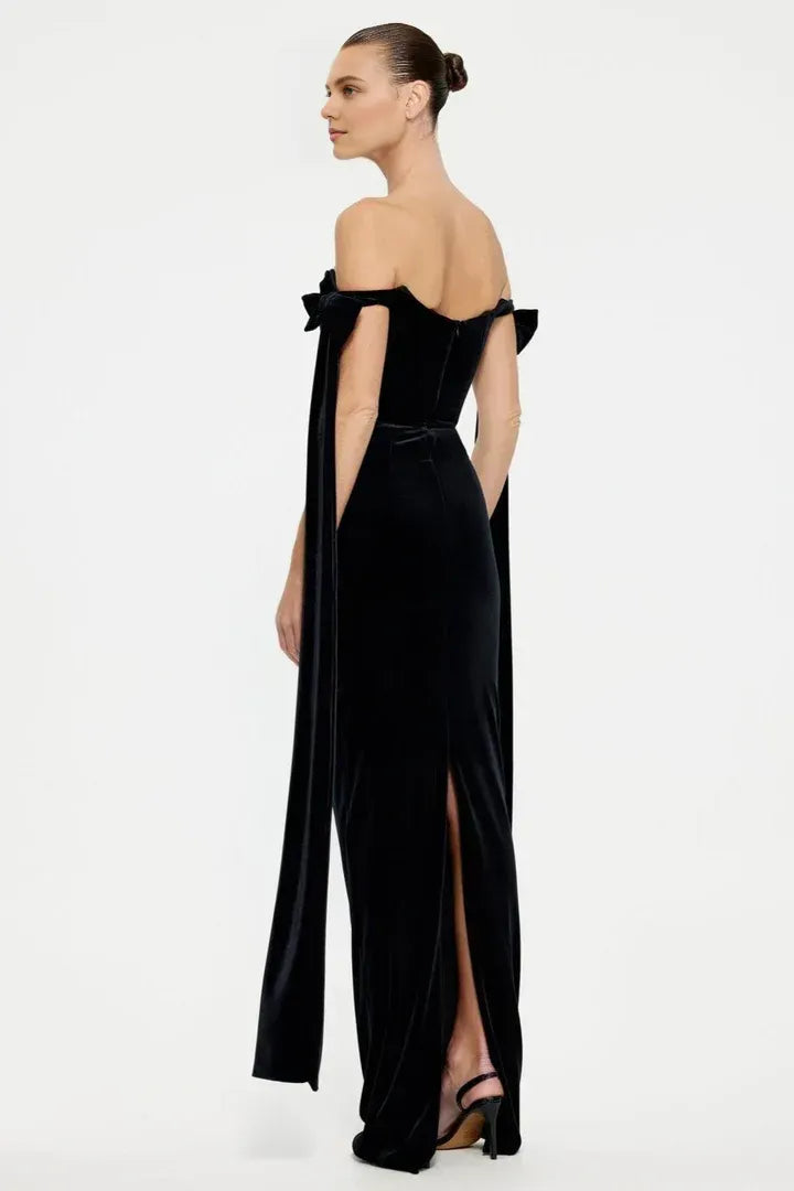 Discount Fitted Off the Shoulder Sleeveless Velvet Floor-Length Prom Dress