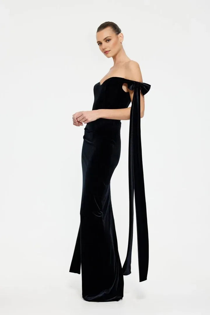 Discount Fitted Off the Shoulder Sleeveless Velvet Floor-Length Prom Dress