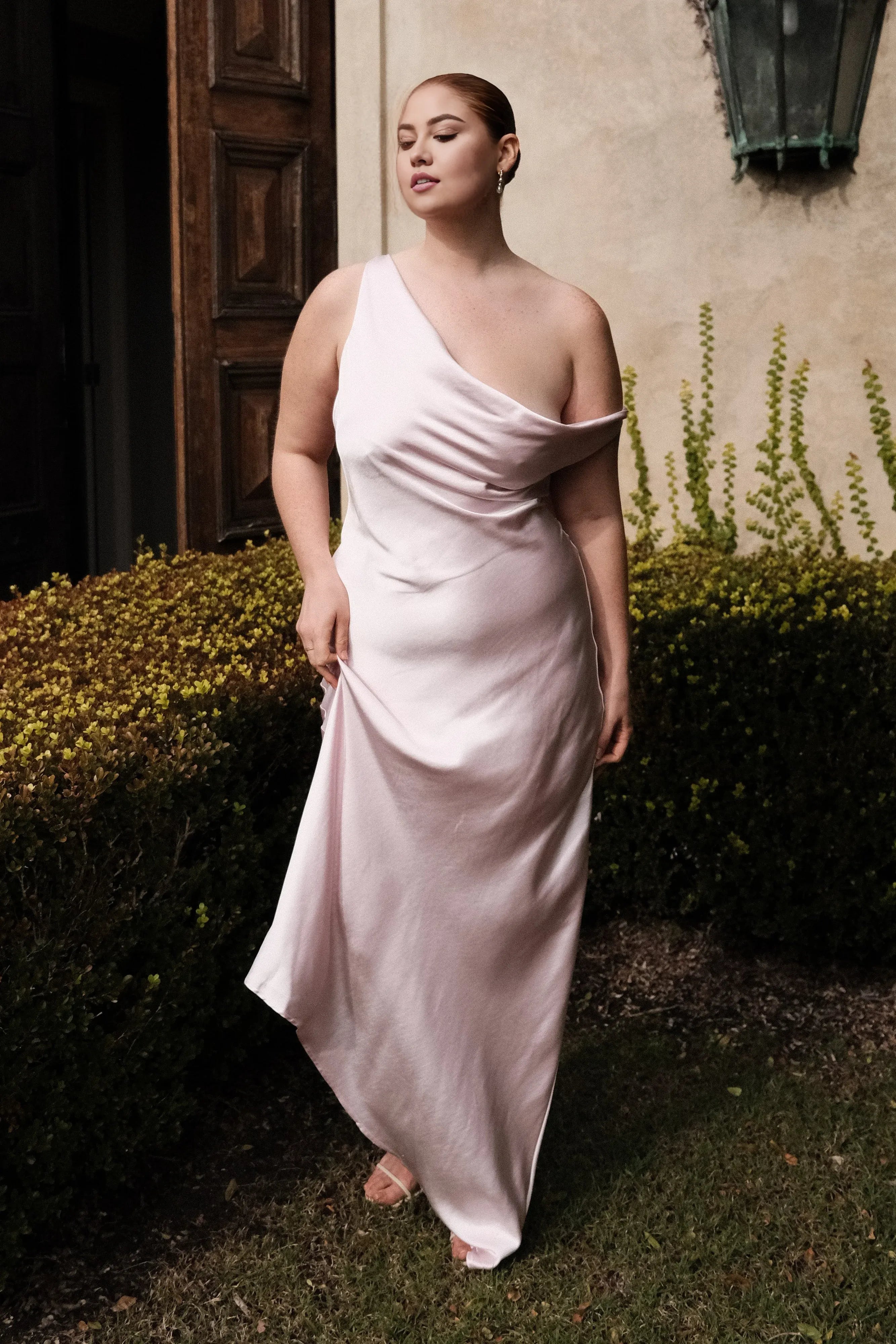 Discount Floor Length Prom Dresses Simple Strapless Prom Dresses for Women No Slit Black Backless Ball Gowns