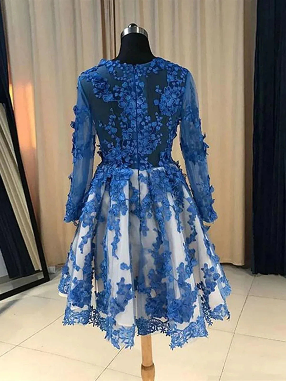 Elegant A-Line Round Neck Long Sleeve 3D Floral Lace Tulle Mini Homecoming Dress