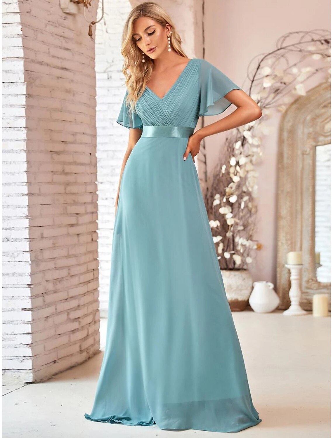 Woman wearing a pure color A-line V-neck short sleeve chiffon evening gown.