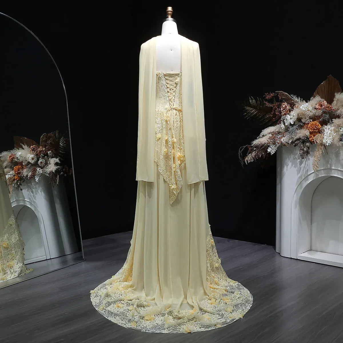 Elegant Mermaid Strapless Sleeveless Lace-Up Back 3D-Flower Lace Appliqué Wedding Dress