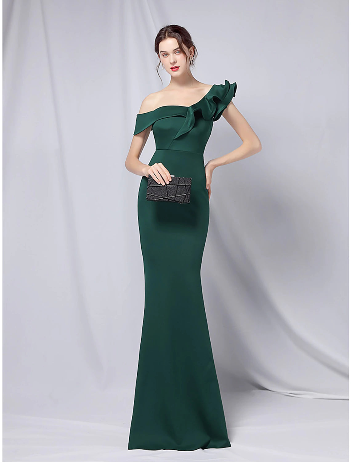 Back view of the elegant Weitese mermaid trumpet dress, showcasing its floor-length silhouette.