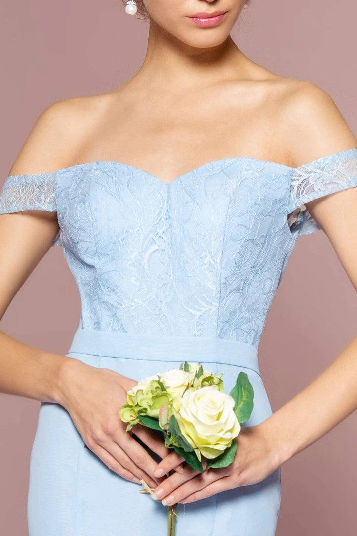 Close-up of the delicate shoulder lace and bodice detail on the mermaid gown.