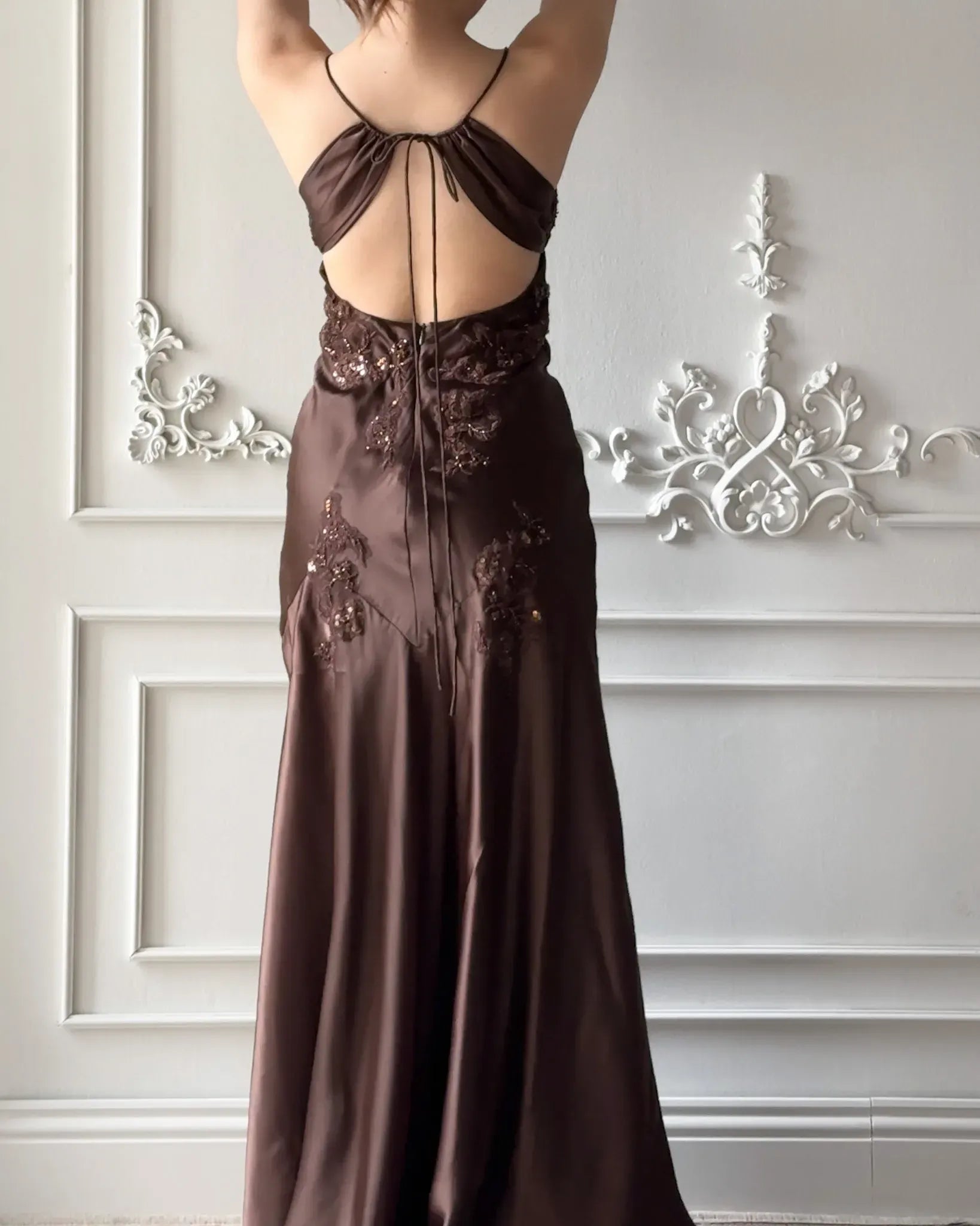 Elegant Spaghetti Strap Satin Maxi Dress with Open Back & Lace Applique