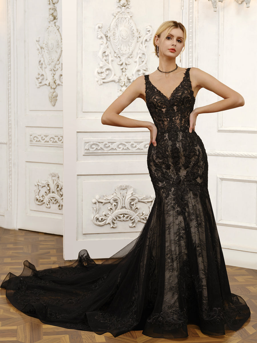 Back view of the lace applique mermaid wedding gown.