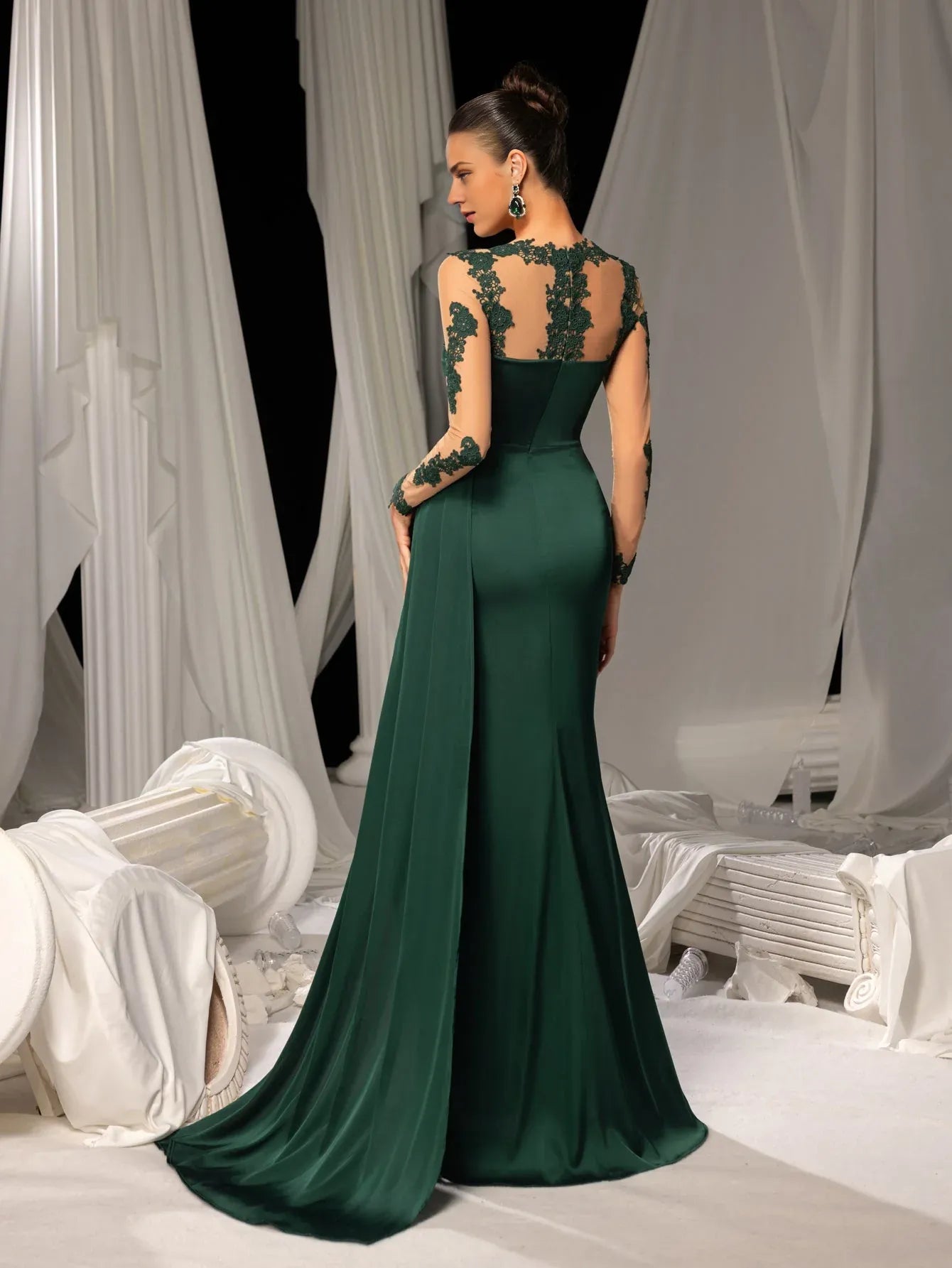 Elegant Bodycon Scoop Neck Sheer Long Sleeves Zipper Up Floor-Length Prom Dress