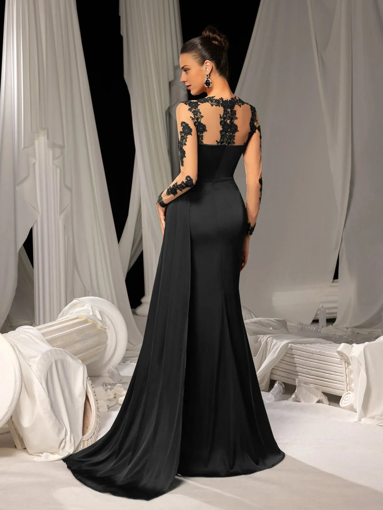 Elegant Bodycon Scoop Neck Sheer Long Sleeves Zipper Up Floor-Length Prom Dress