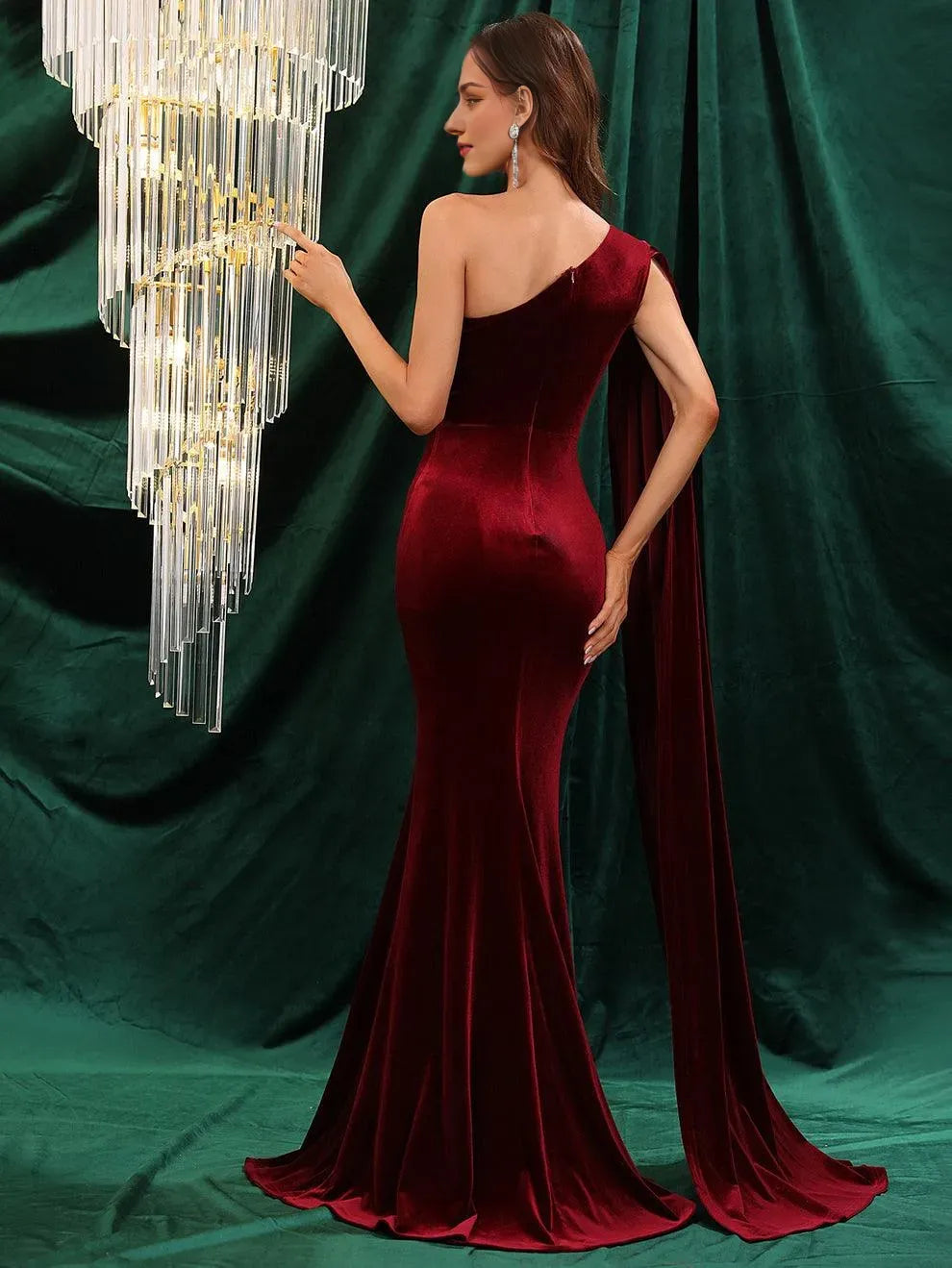 Elegante vestido de noche largo de terciopelo con un hombro descubierto, drapeado, abertura lateral en el muslo y mangas con vuelo/Vestidos de noche para mujer