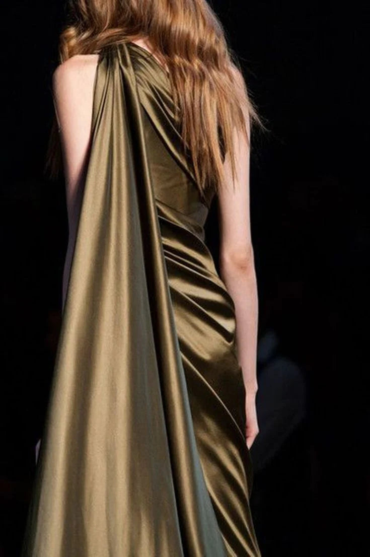 Robe de bal élégante à une épaule en satin plissé, longue robe de bal avec fente 