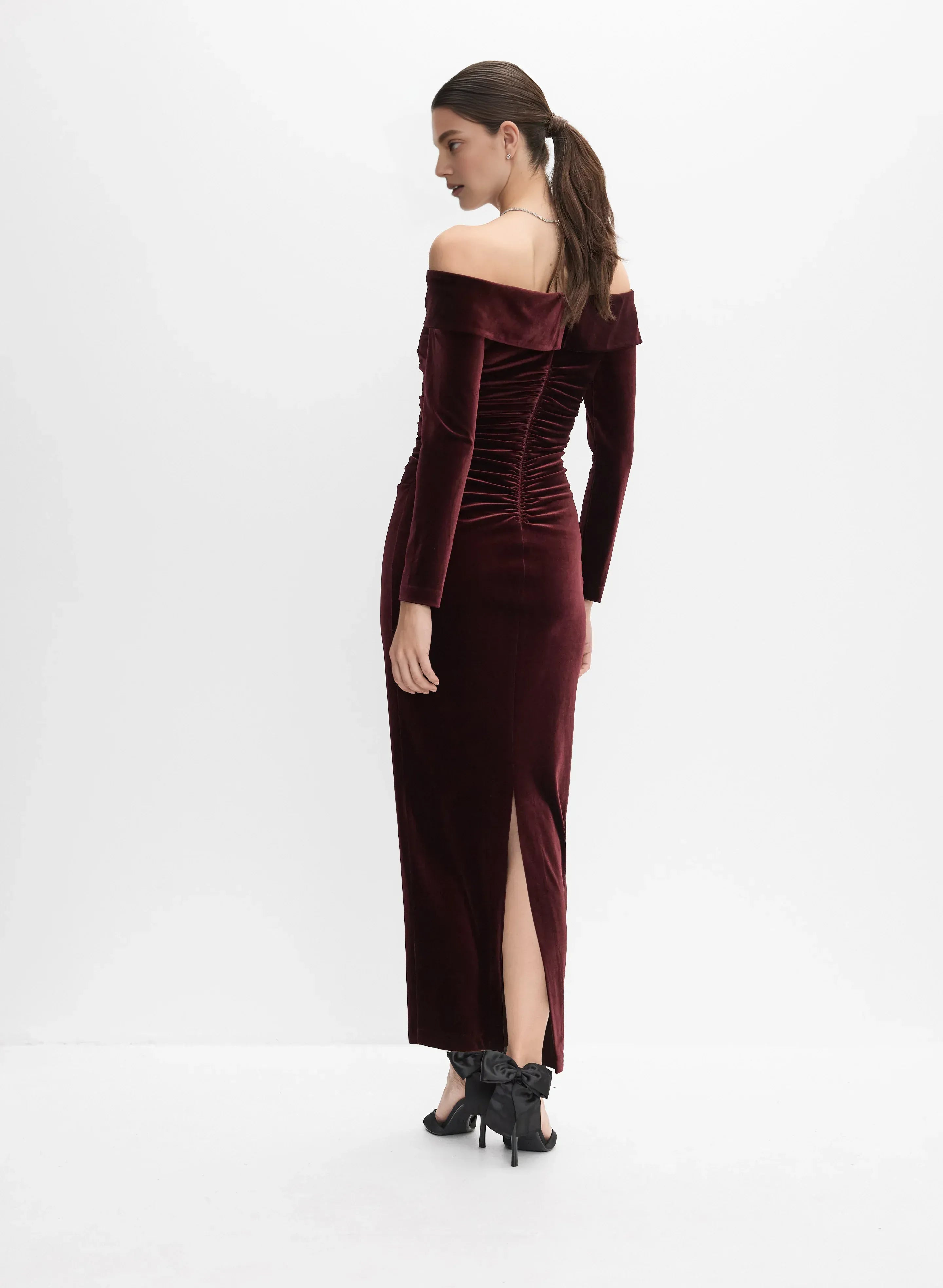 Elegant Sheath Off the Shoulder Long Sleeve Velvet Floor-Length Prom Dress