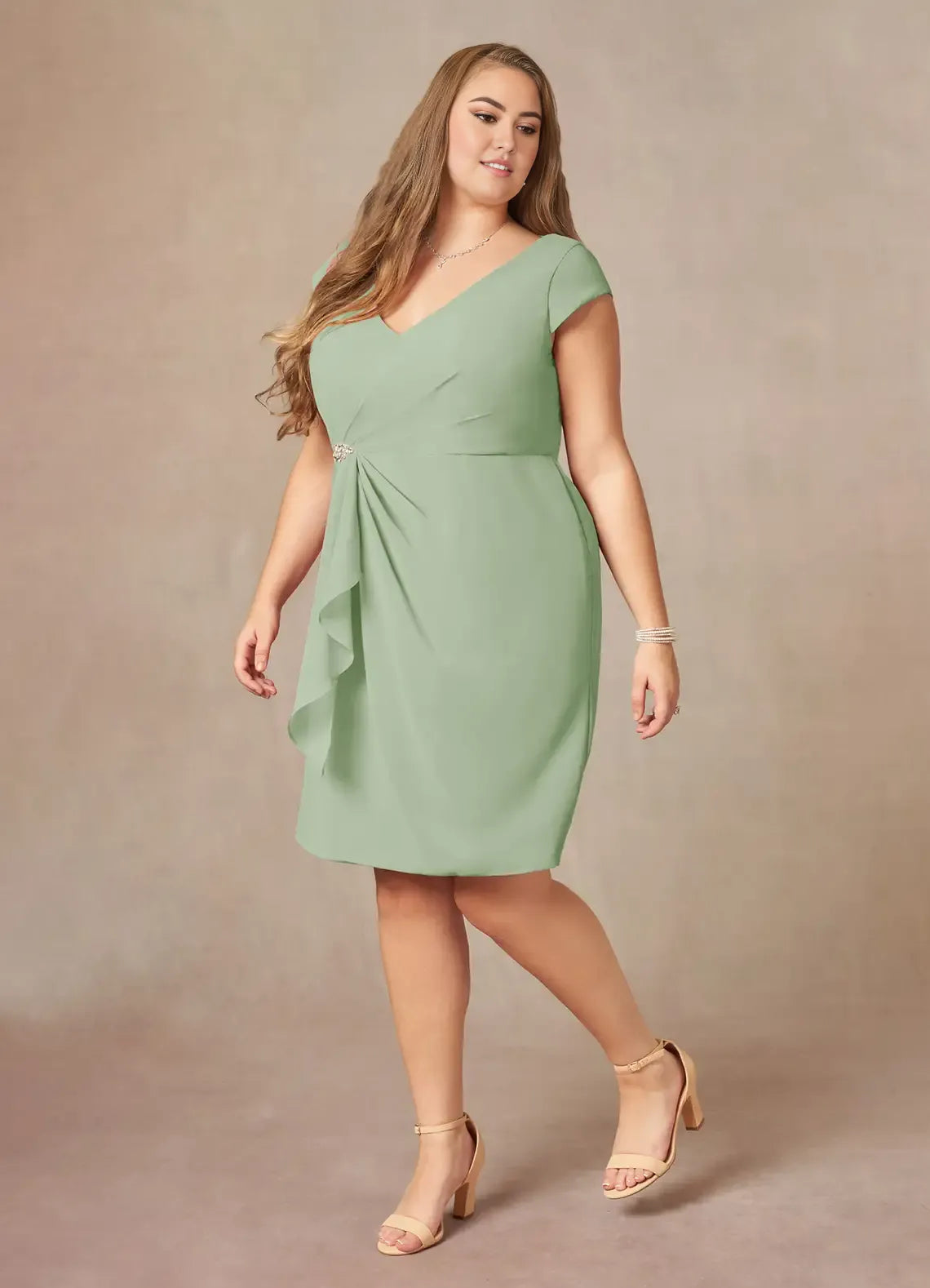 Robe Weitese élégante en mousseline de soie plissée, col en V, couleur sauge poussiéreuse, longueur genou, manches courtes, fermeture éclair au dos, grande taille, pour mère de la mariée 