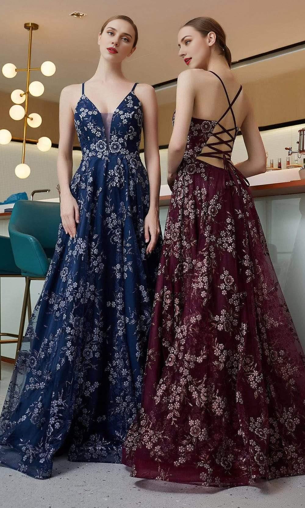 Robe de bal trapèze élégante sans manches, bretelles spaghetti, dos nu, lacets, ornée de fleurs, longueur au sol / Robe de bal en magasin 