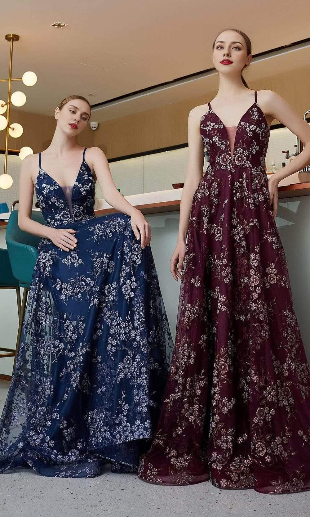 Robe de bal trapèze élégante sans manches, bretelles spaghetti, dos nu, lacets, ornée de fleurs, longueur au sol / Robe de bal en magasin 