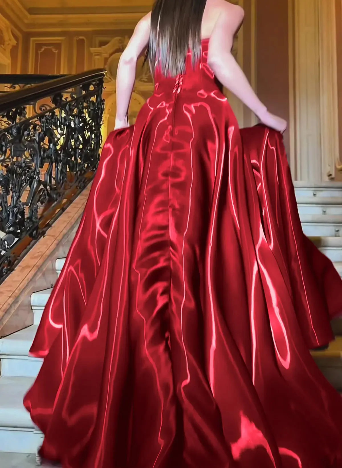 Elegant Sweetheart Sleeveless A-Line Pleated Satin Court Train Prom Dress