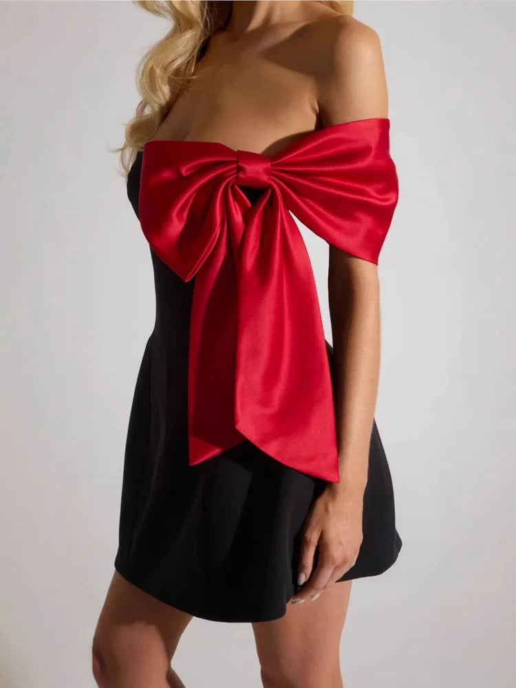 Elegant A-Line Strapless Statement Bow High Waist Black Mini Homecoming Dress
