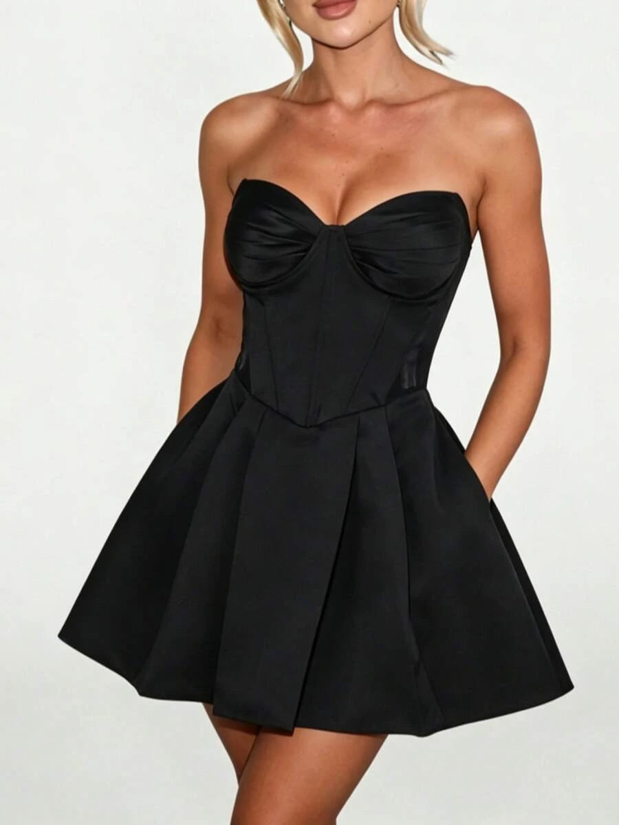 Elegant A-Line Strapless Sweetheart Corset Bow Satin Black Mini Homecoming Dress