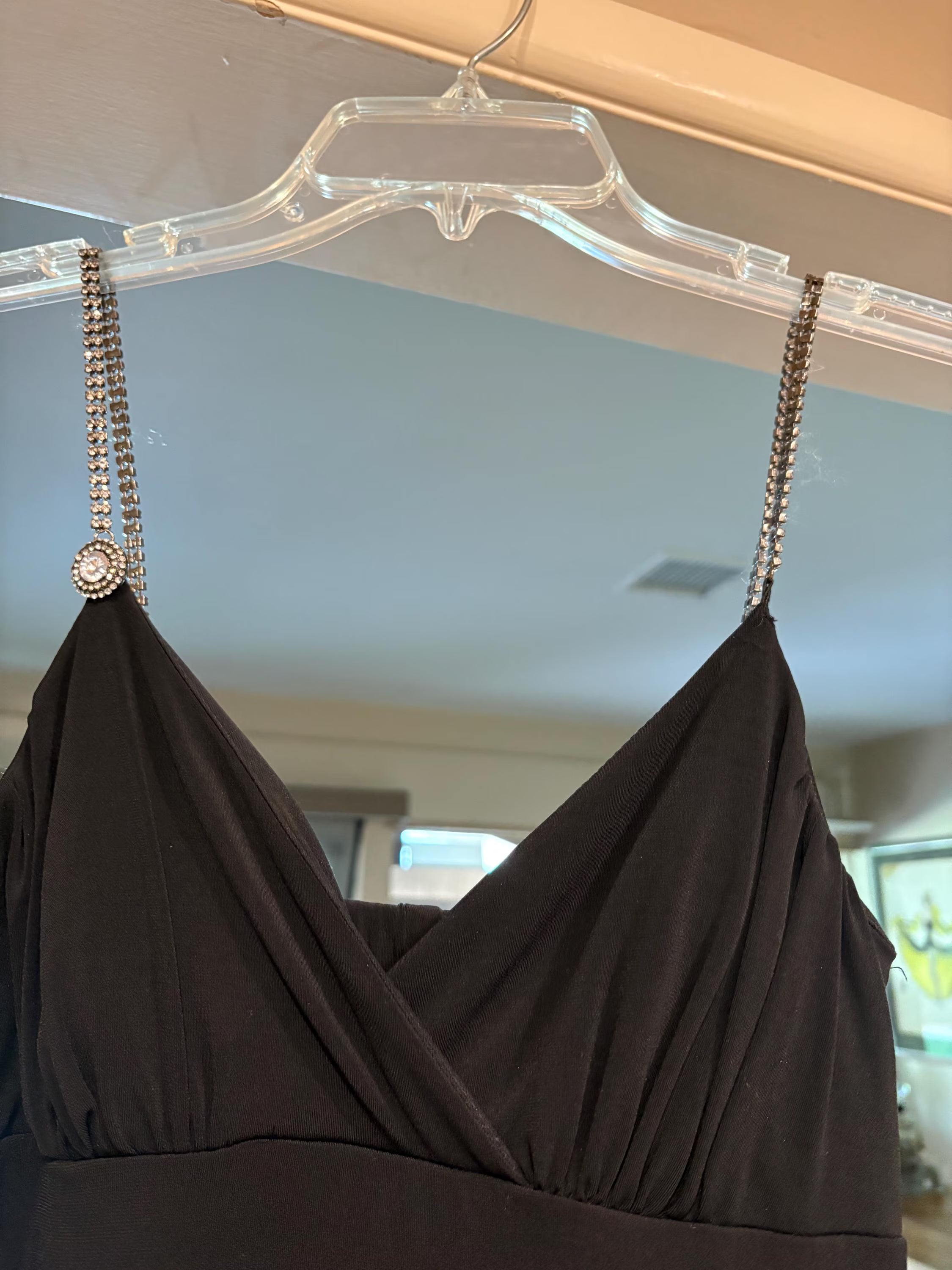Elegant A-Line V-Neck Rhinestone Chain Straps Ruched Black Knee-Length Homecoming Dress