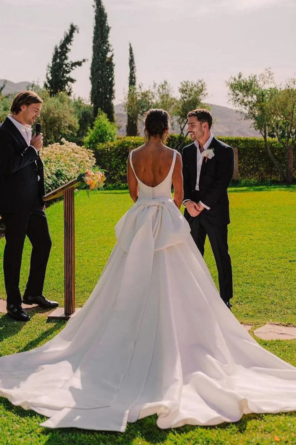 Robe de mariée élégante à col carré et ligne A avec nœud papillon