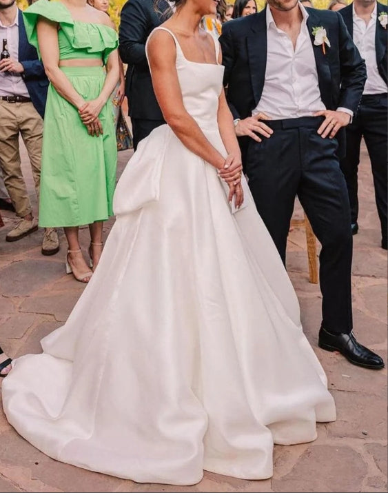 Robe de mariée élégante à col carré et ligne A avec nœud papillon