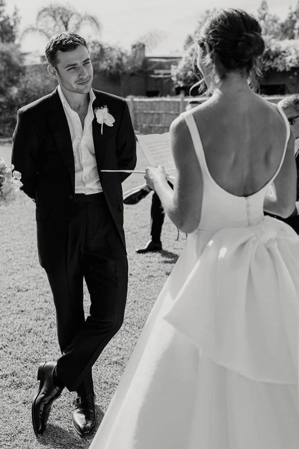 Robe de mariée élégante à col carré et ligne A avec nœud papillon