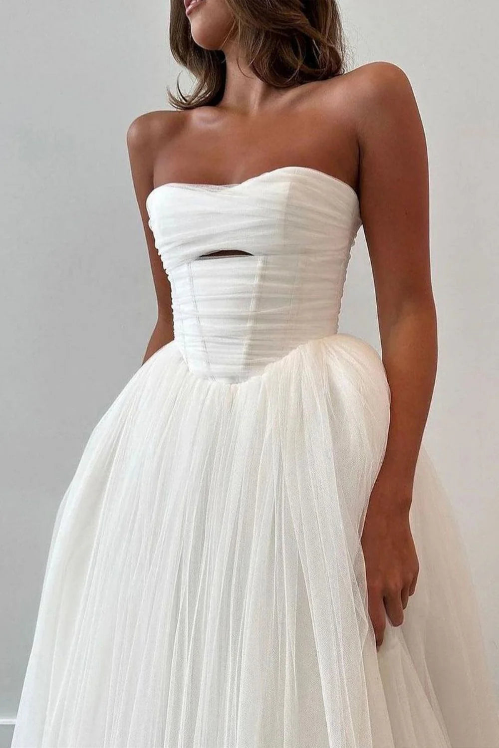 Robe de mariée longue en tulle, élégante, coupe trapèze, sans bretelles, avec traîne