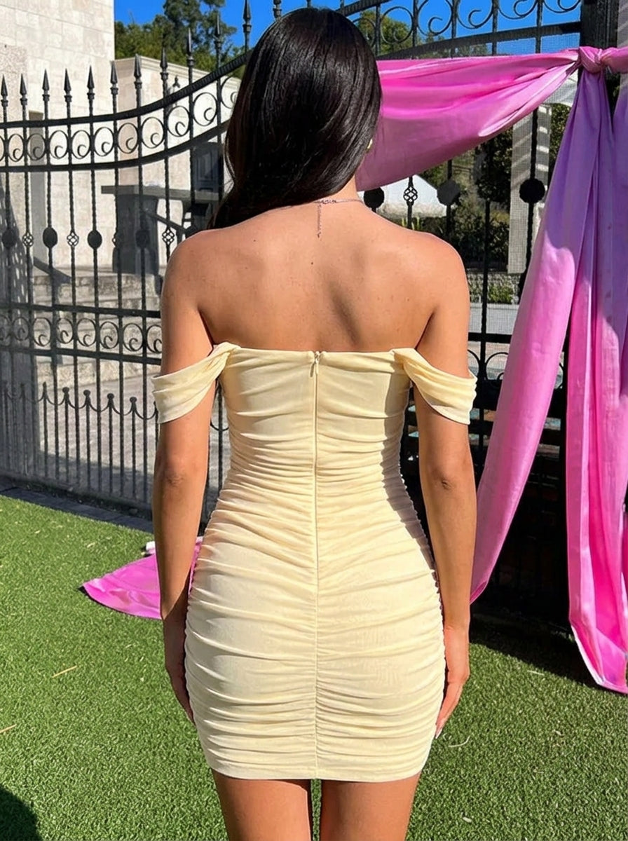 Elegant Bodycon Off-Shoulder Ruched Fitted Light Yellow Mini Homecoming Dresses