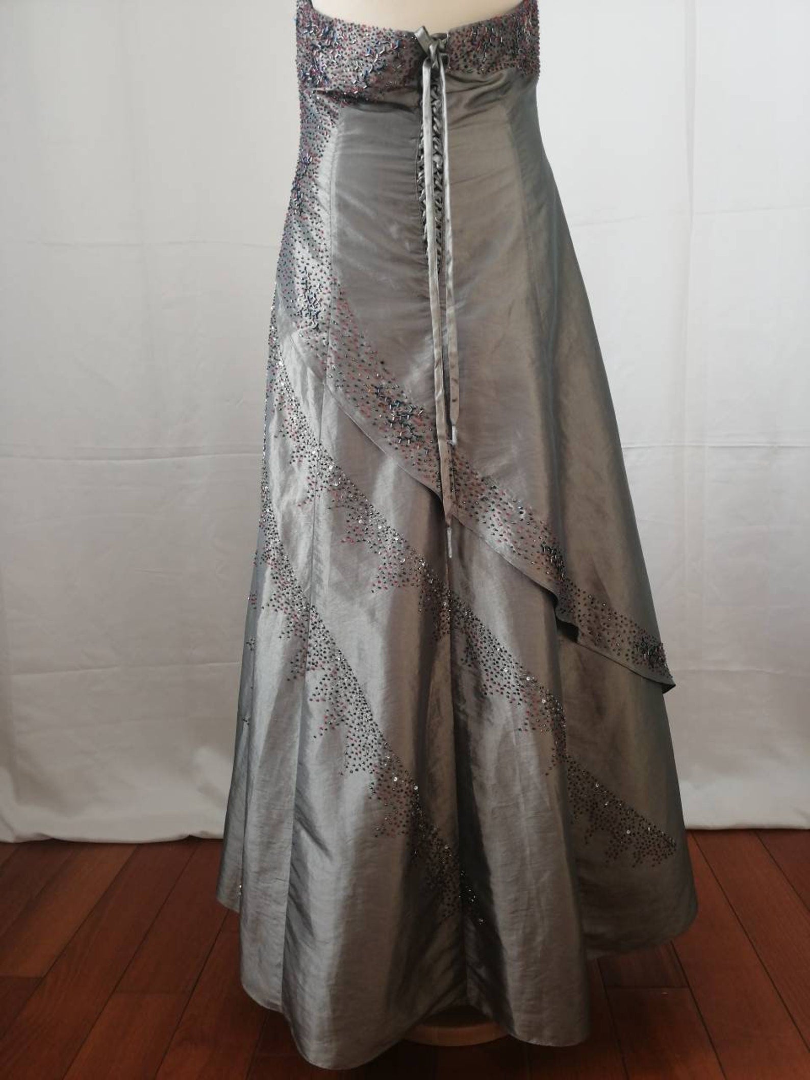 Embroidered Wedding Dress Sparkling Beads Waterfall Naked Back Lace Up Dress Prom Party Dress