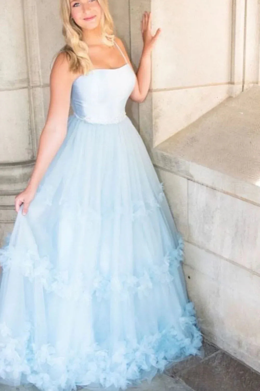 Enchanting A-Line Square Neck Spaghetti Strap Tulle Maxi Prom Dress