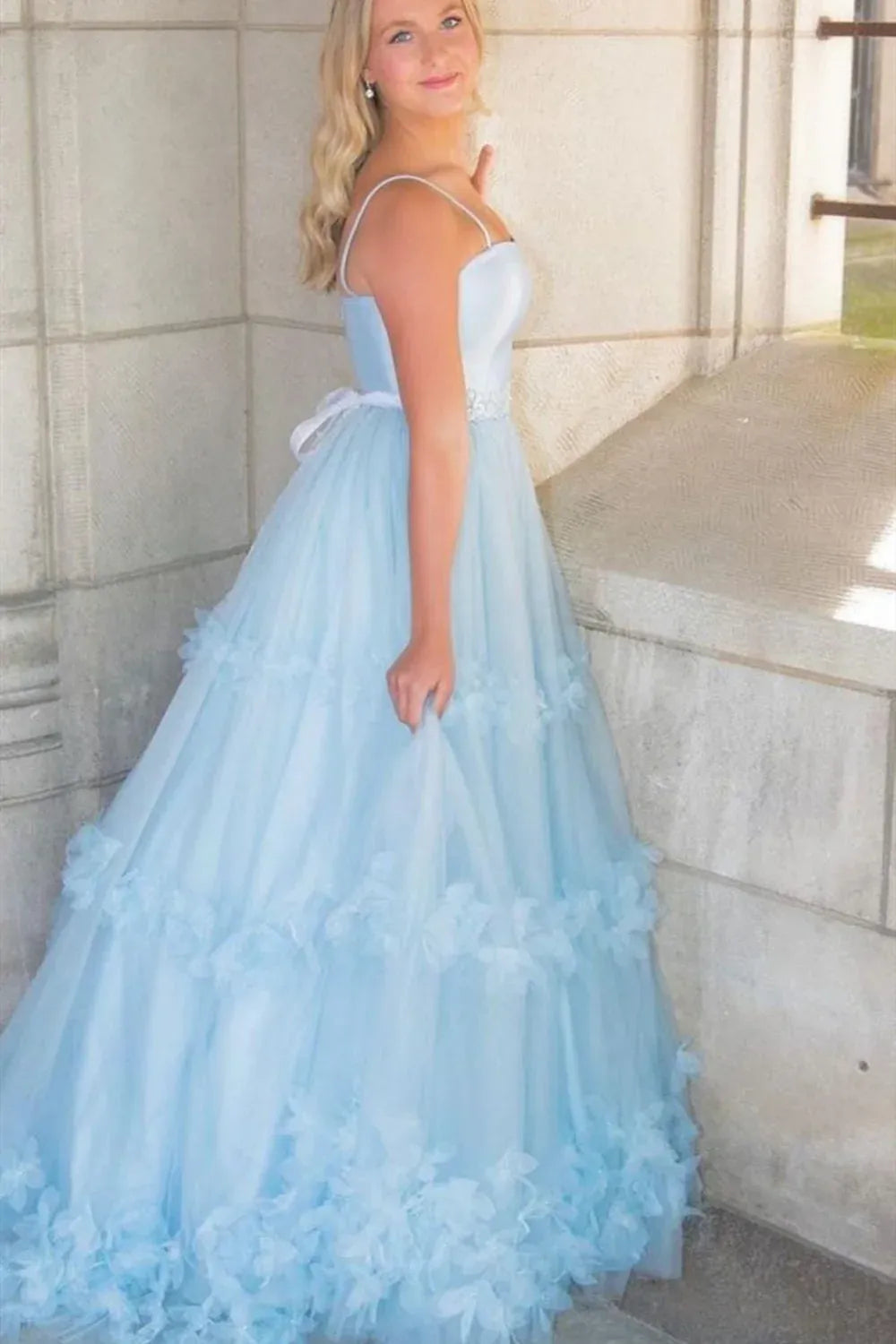 Enchanting A-Line Square Neck Spaghetti Strap Tulle Maxi Prom Dress
