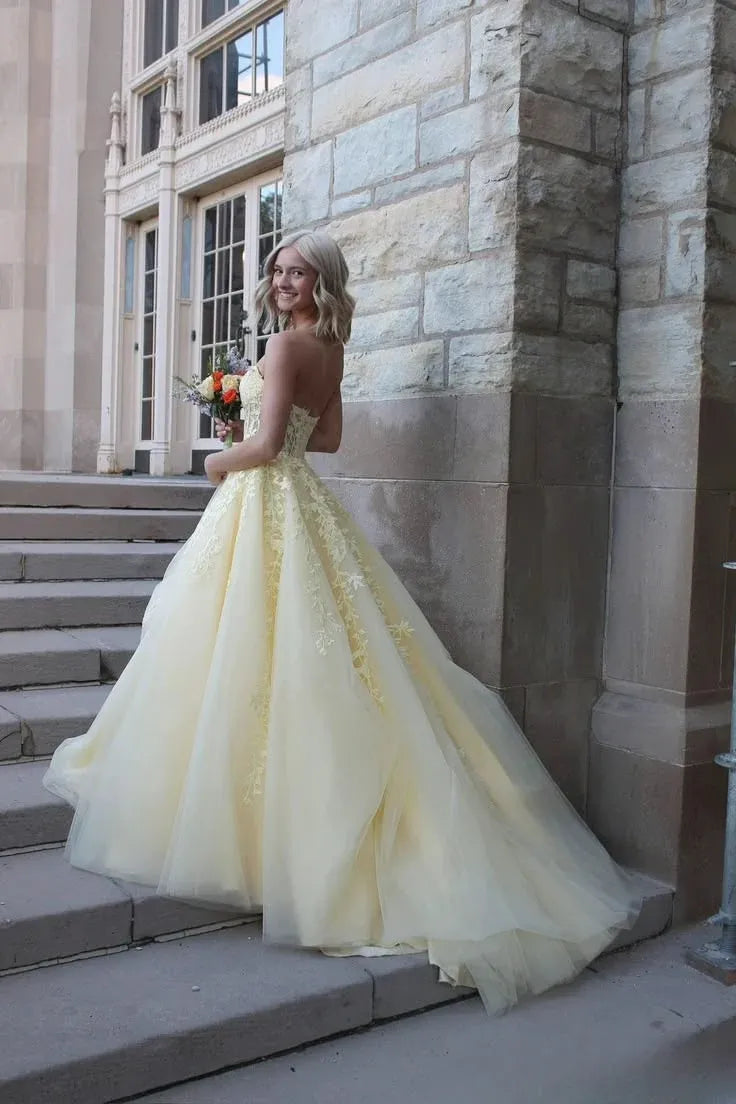 Enchanting A-Line Strapless Sweetheart Lace-Up Corset Floor-Length Tulle Evening Ball Gown