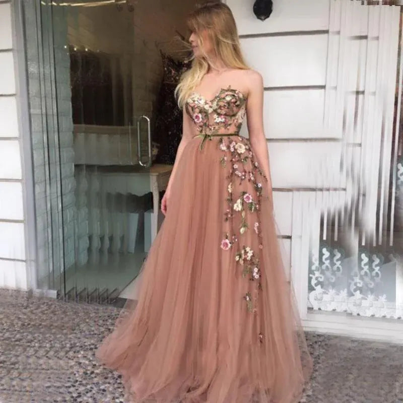 Ethereal A-Line Strapless 3D Floral Lace Tulle Maxi Prom Dress
