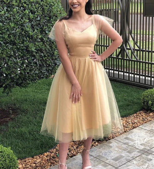 Robe de soirée trapèze en tulle à bretelles spaghetti et longueur thé