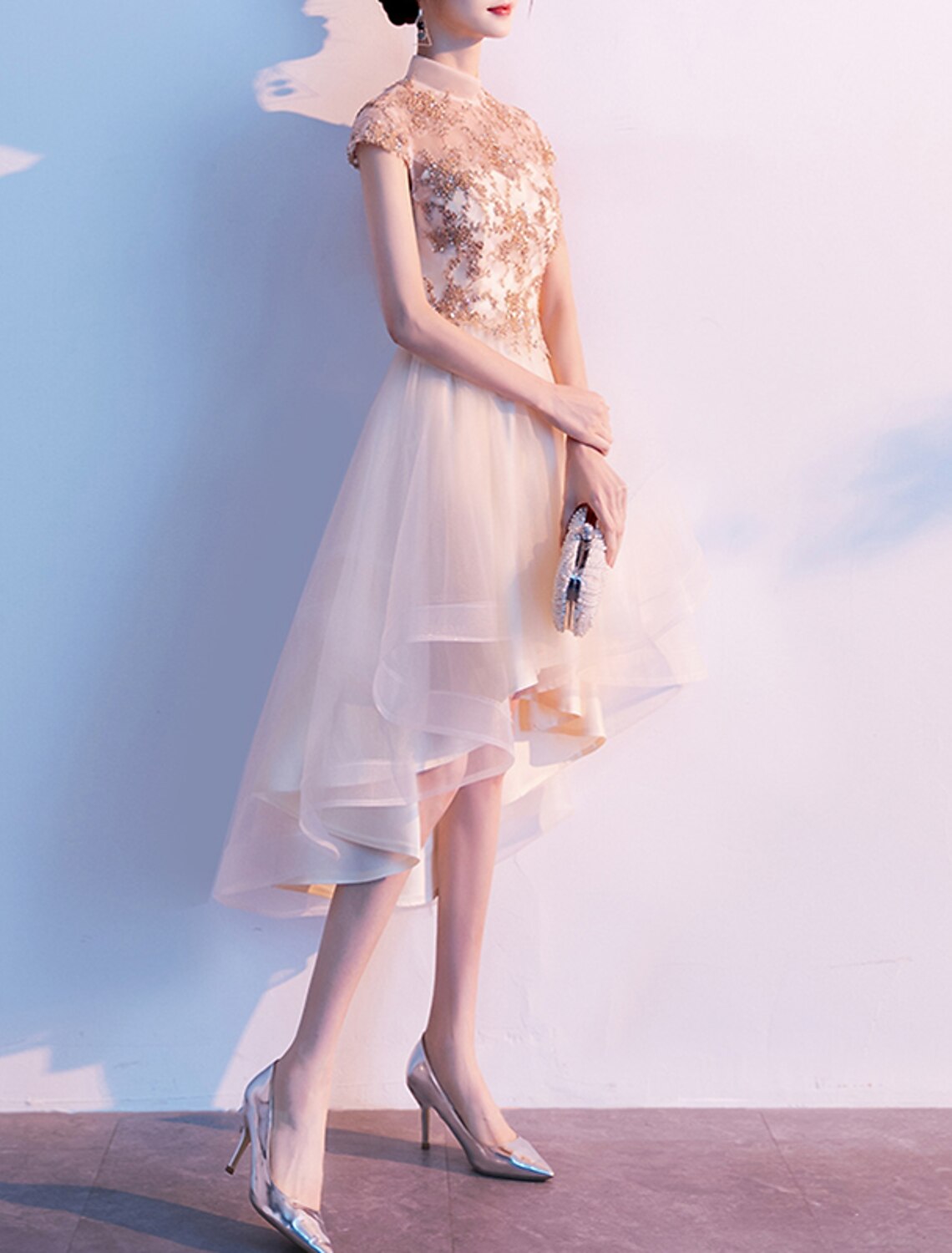 Vestidos de cóctel de corte A, estilo chino, para invitados de boda, de regreso a casa, asimétricos, de manga corta, cuello alto, de tul con pliegues y apliques.