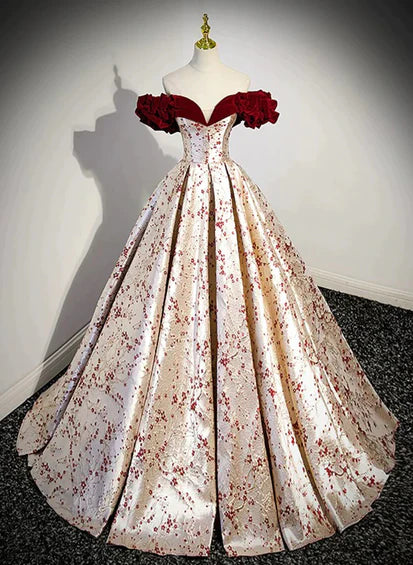 Hermoso vestido de fiesta de satén floral con escote en forma de corazón y hombros descubiertos
